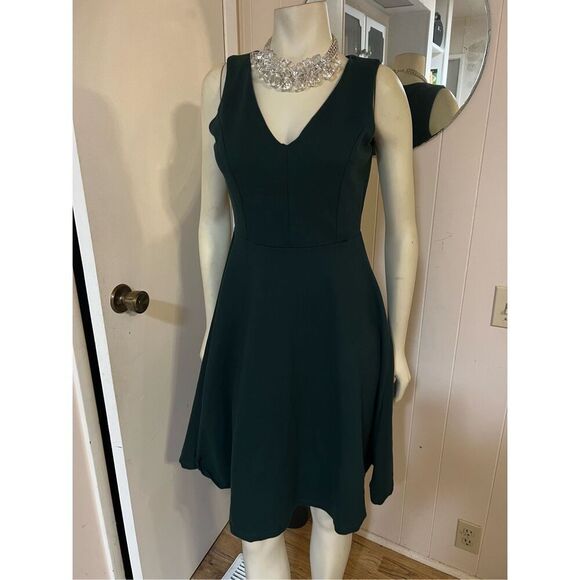 Just Me Green Sleeveless V-Neck Fit and Flare Dress Sz M - Picture 1 of 8